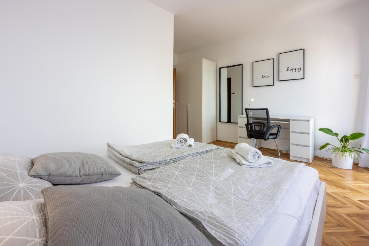 Apartment Arya Crikvenica Bagian luar foto