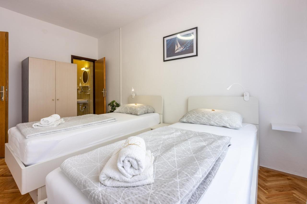 Apartment Arya Crikvenica Bagian luar foto